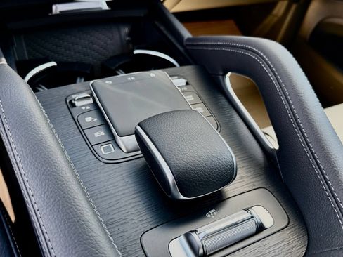 New 2026 Mercedes-Benz GLS 580 4MATIC image 22