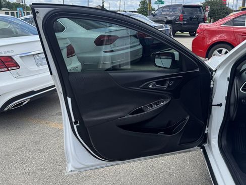 Used 2017 Chevrolet Malibu LT FWD image 14