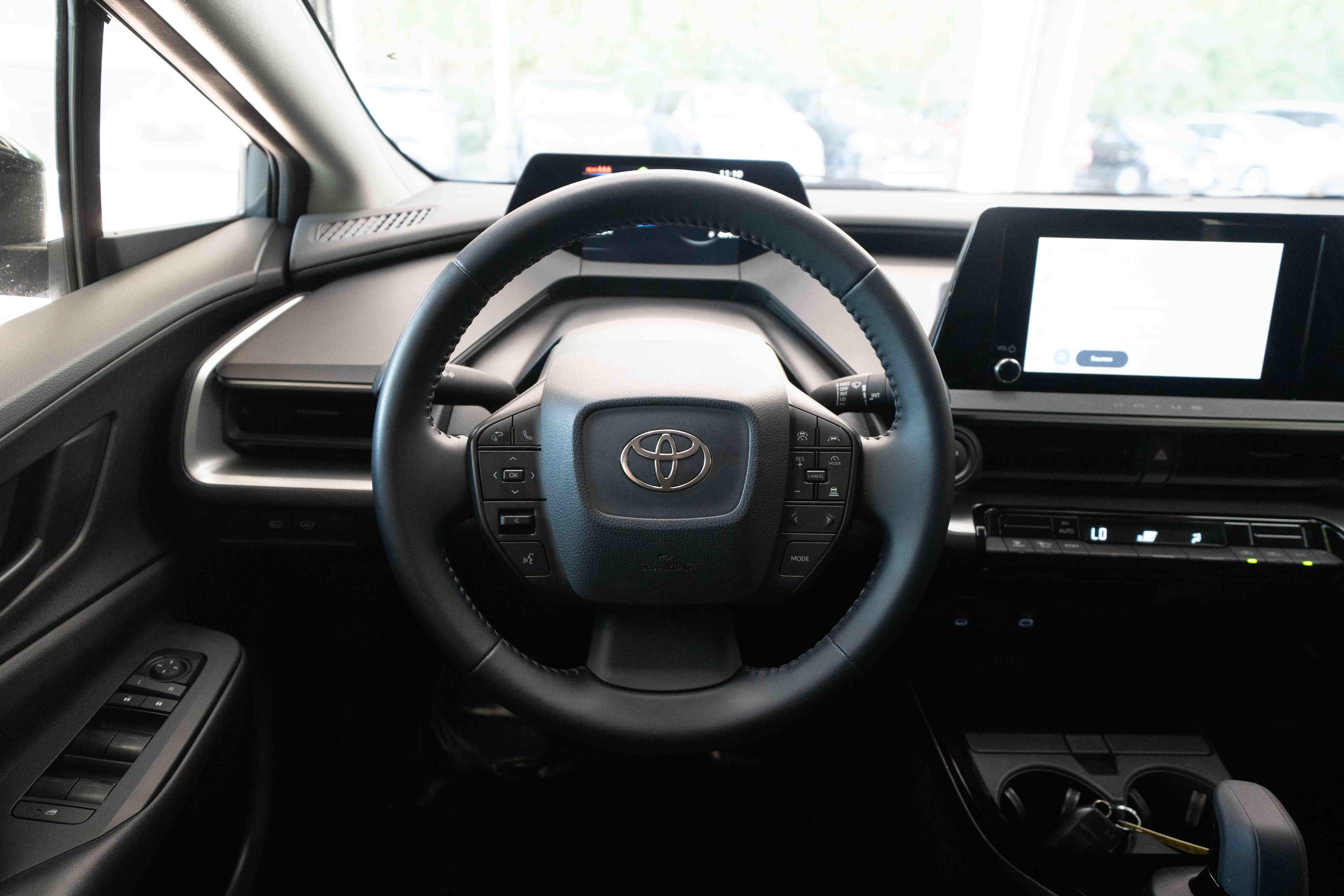 Used 2025 Toyota Prius LE FWD image 21
