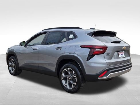 New 2026 Chevrolet Trax LT w/ Driver Confidence Package FWD image 8