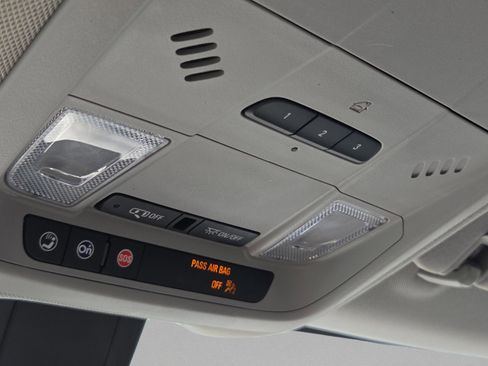 Used 2020 Chevrolet Equinox LT image 29