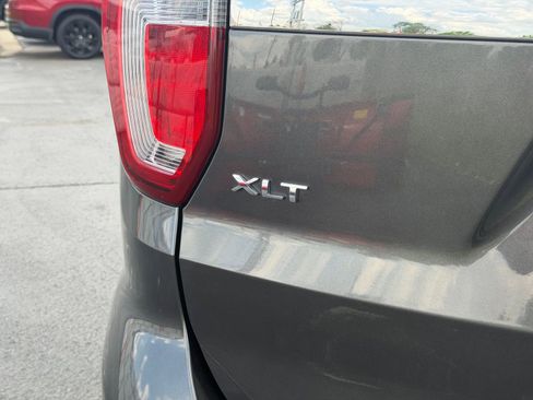Used 2019 Ford Explorer XLT w/ Equipment Group 202A AWD/4WD image 33