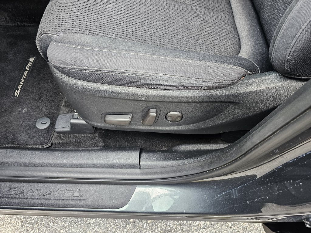 Used 2019 Hyundai Santa Fe SEL w/ Cargo Package FWD image 18