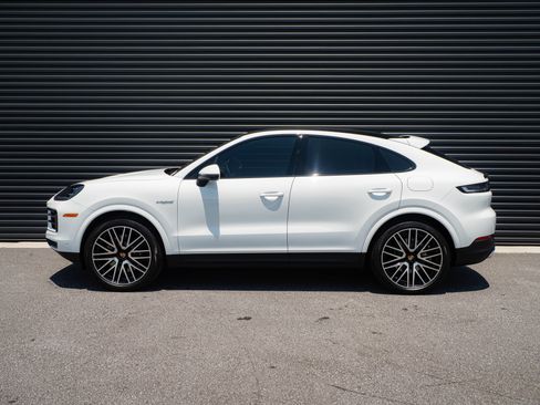 Certified 2026 Porsche Cayenne E-Hybrid Coupe AWD/4WD image 2