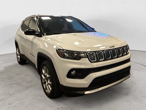 Used 2025 Jeep Compass Limited AWD/4WD image 8