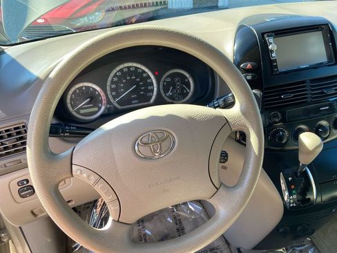 Used 2004 Toyota Sienna LE w/ LE Pkg 12 AWD/4WD image 19