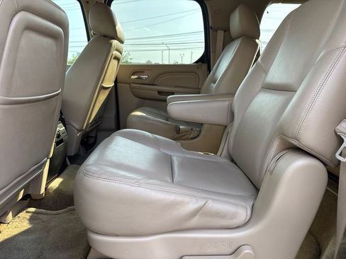 Used 2012 Cadillac Escalade ESV Luxury AWD/4WD image 31