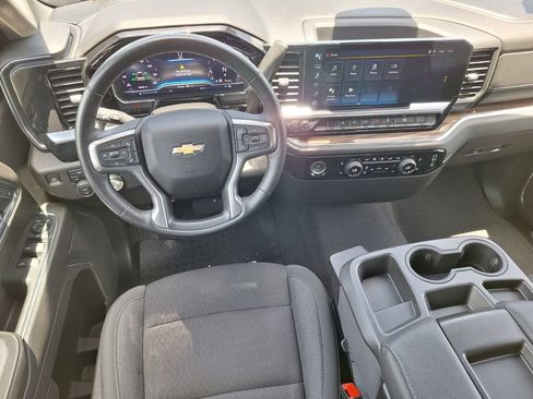 Used 2023 Chevrolet Silverado 1500 LT AWD/4WD image 9