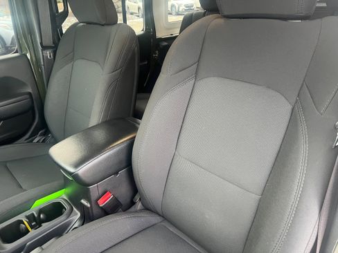 Used 2023 Jeep Wrangler Unlimited w/ Cold Weather Group image 18