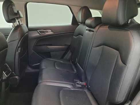 Used 2023 Kia Sportage EX image 18