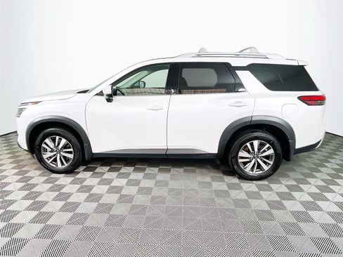 Used 2025 Nissan Pathfinder SL AWD/4WD image 4