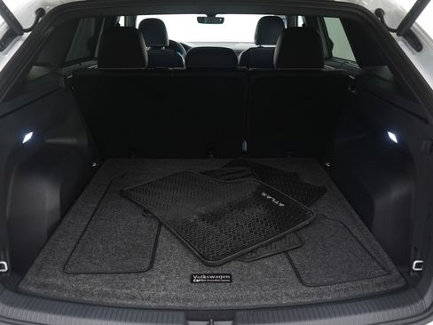 Used 2024 Volkswagen Atlas Cross Sport SEL Premium R-Line image 9