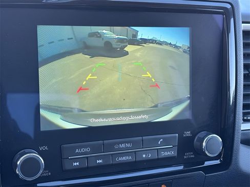 Used 2024 Nissan Frontier SV image 14