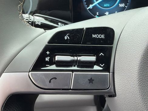 Used 2025 Hyundai Elantra SEL FWD image 24