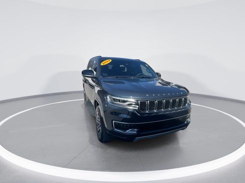 Used 2024 Jeep Wagoneer Series II w/ Flexible Seating Group AWD/4WD image 3