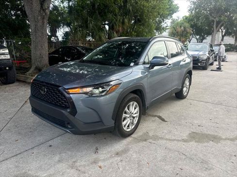 Used 2023 Toyota Corolla Cross LE FWD image 2
