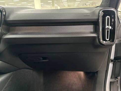 Used 2022 Volvo XC40 T5 R-Design w/ Advanced Package image 28