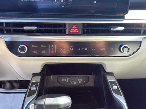 Used 2025 Kia Sorento S FWD image 31