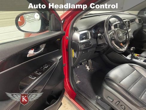Used 2017 Kia Sorento LX w/ LX Convenience Package image 11