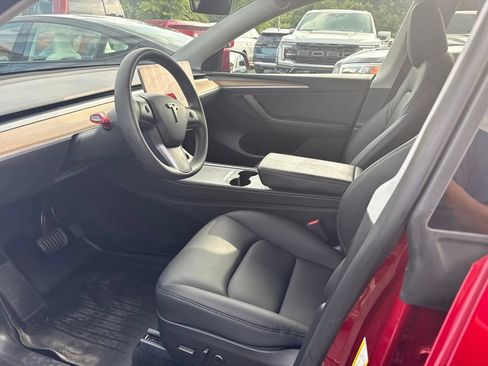 Used 2024 Tesla Model Y Long Range AWD/4WD image 3