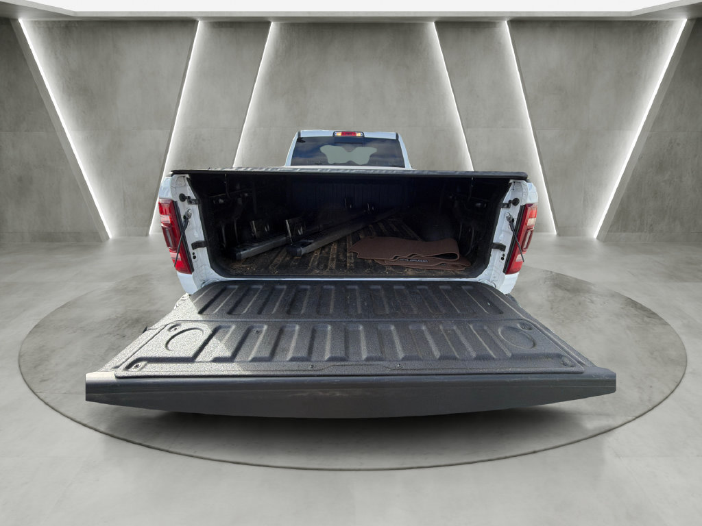 Used 2019 RAM 1500 Laramie AWD/4WD image 9