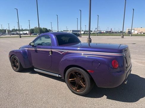 Used 2004 Chevrolet SSR w/ Preferred Equipment Group RWD image 12