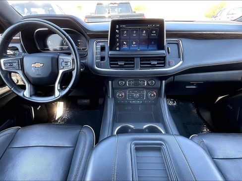 Used 2023 Chevrolet Suburban Premier image 9