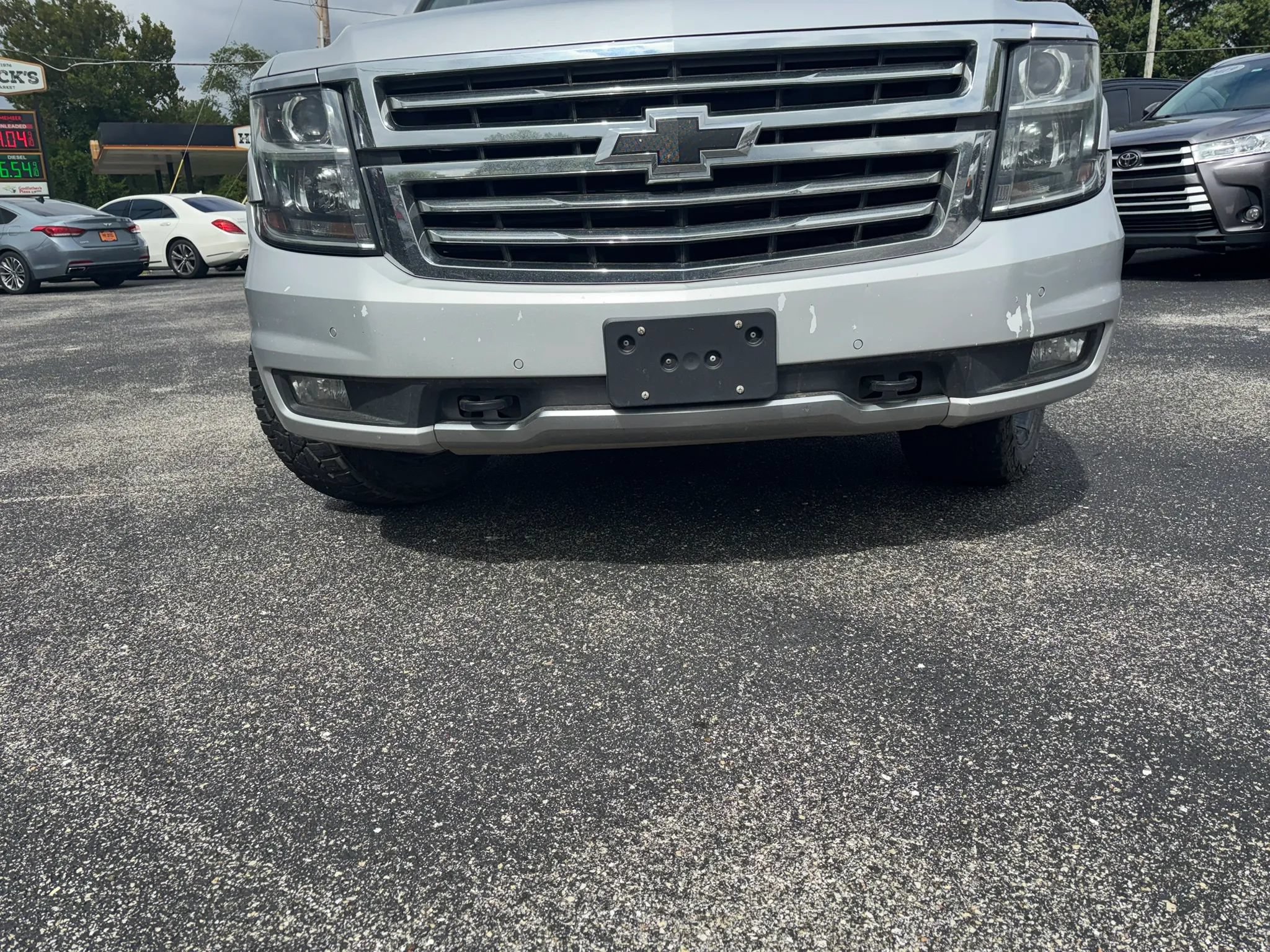 Used 2019 Chevrolet Suburban LT AWD/4WD image 3