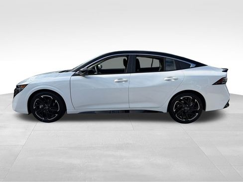 New 2026 Nissan Sentra SR w/ Floor Mat Package FWD image 4