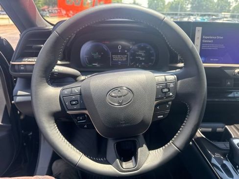 Used 2024 Toyota Crown AWD/4WD image 28