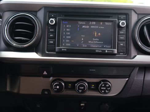 Used 2019 Toyota Tacoma SR5 RWD image 8