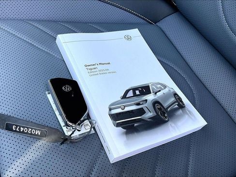 Certified 2026 Volkswagen Tiguan SE AWD/4WD image 11