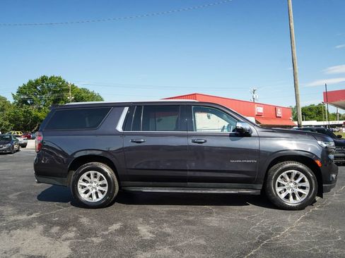 Used 2023 Chevrolet Suburban Premier AWD/4WD image 2