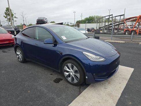 Used 2022 Tesla Model Y Long Range image 3