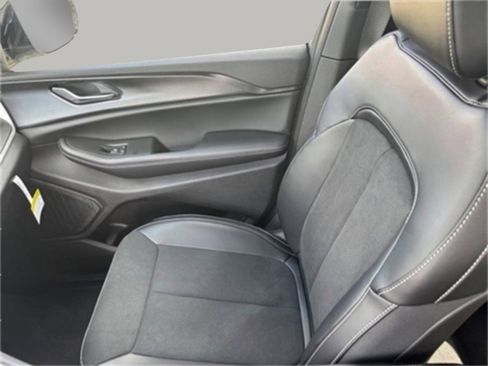 New 2025 Jeep Grand Cherokee L Altitude image 22