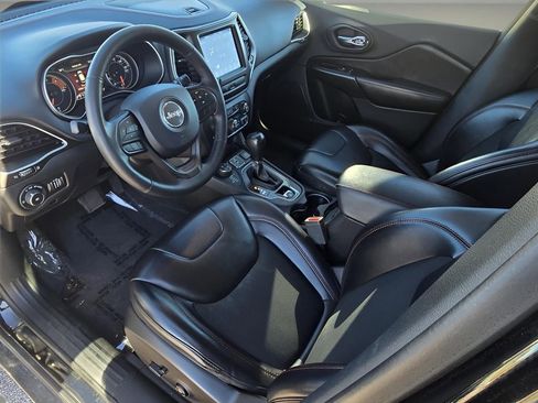 Used 2019 Jeep Cherokee Trailhawk w/ Cold Weather Group image 24