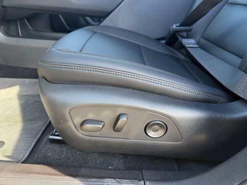 New 2026 Chevrolet Equinox EV LT image 17