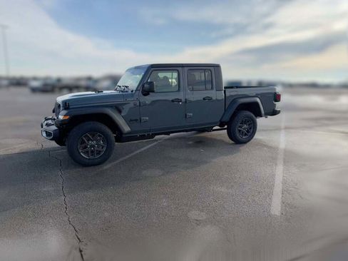 New 2026 Jeep Gladiator Sport image 5