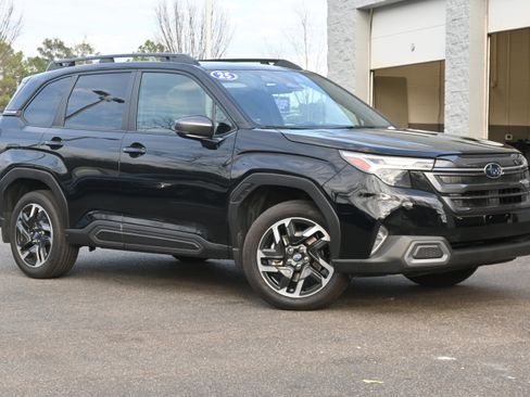 Used 2025 Subaru Forester Limited AWD/4WD image 2