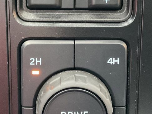 Used 2025 Ford F350 Platinum w/ FX4 Off-Road Package image 36