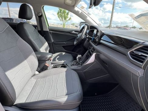 New 2025 Volkswagen Taos SE image 28