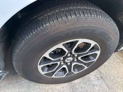 Used 2022 Ford Expedition XLT image 11