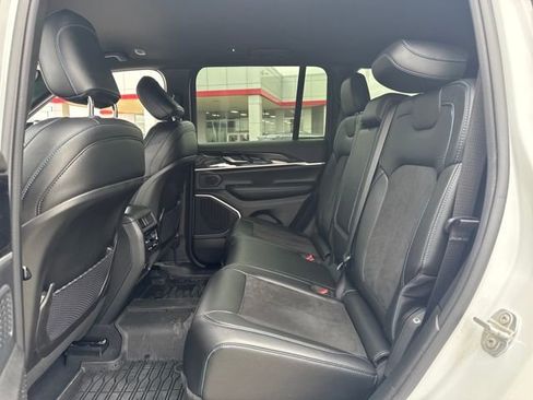 Used 2024 Jeep Grand Cherokee Trailhawk image 18