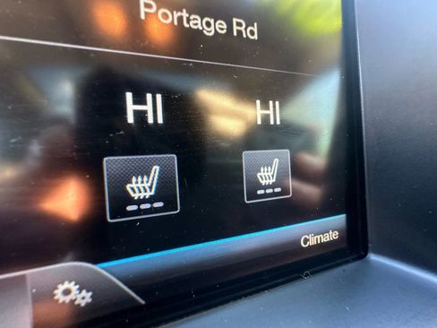 Used 2013 Ford Edge SEL w/ Black-White Styling Pkg image 17