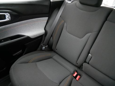 Used 2022 Jeep Compass Sport image 12