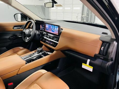 New 2026 Nissan Pathfinder Platinum FWD image 37
