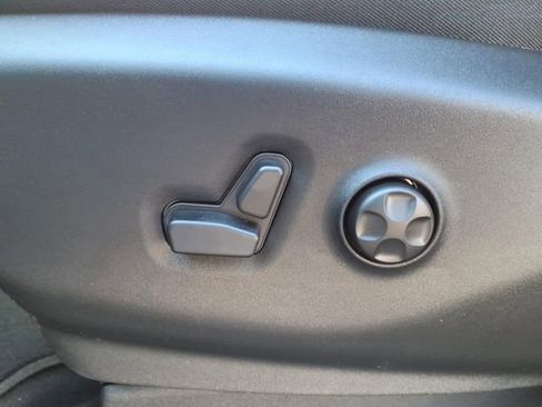 New 2026 Chrysler Pacifica Select image 15