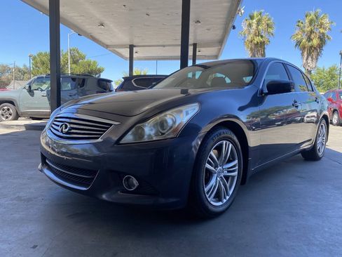Used 2011 INFINITI G37 Journey w/ Premium Pkg RWD image 2