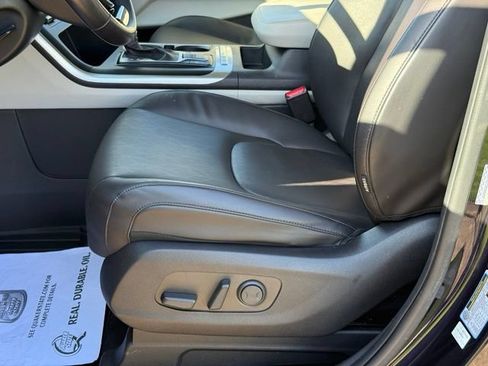 Used 2023 Kia Carnival LX w/ Paint Protection Package FWD image 14