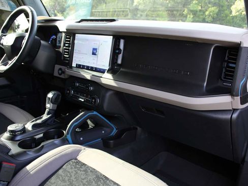 Used 2023 Ford Bronco Wildtrak AWD/4WD image 19